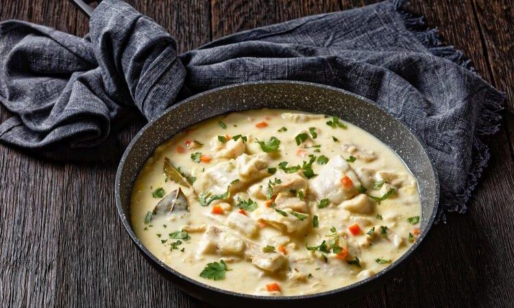 Минтай в сметане на сковороде: 8 вкусных и быстрых рецептов