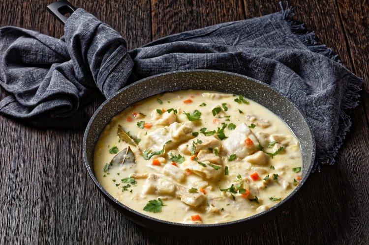 Минтай в сметане на сковороде: 8 вкусных и быстрых рецептов