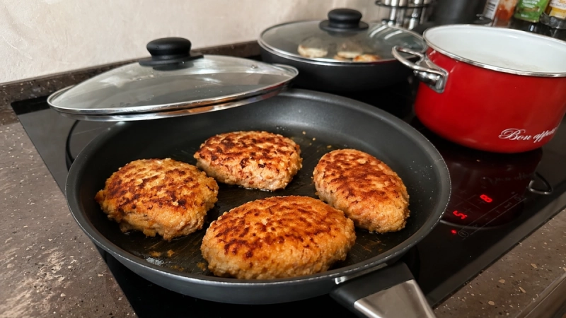 Котлеты по Ивлеву: без хлеба в фарше — только сочное мясо, а не жижа